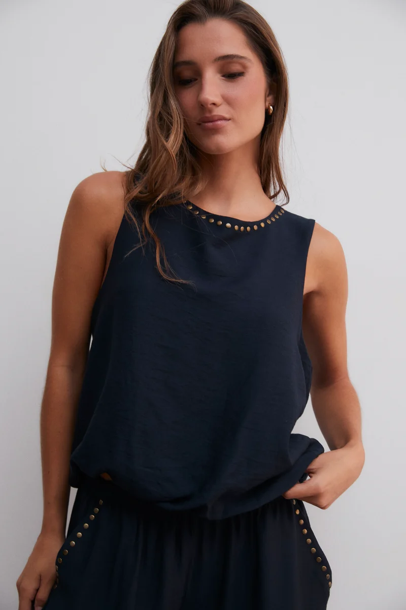 Top globo azul marino con tachas
