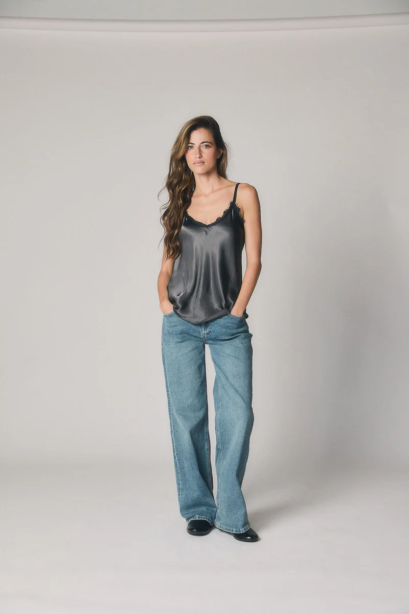 Top lencero puntilla contraste gris antracita