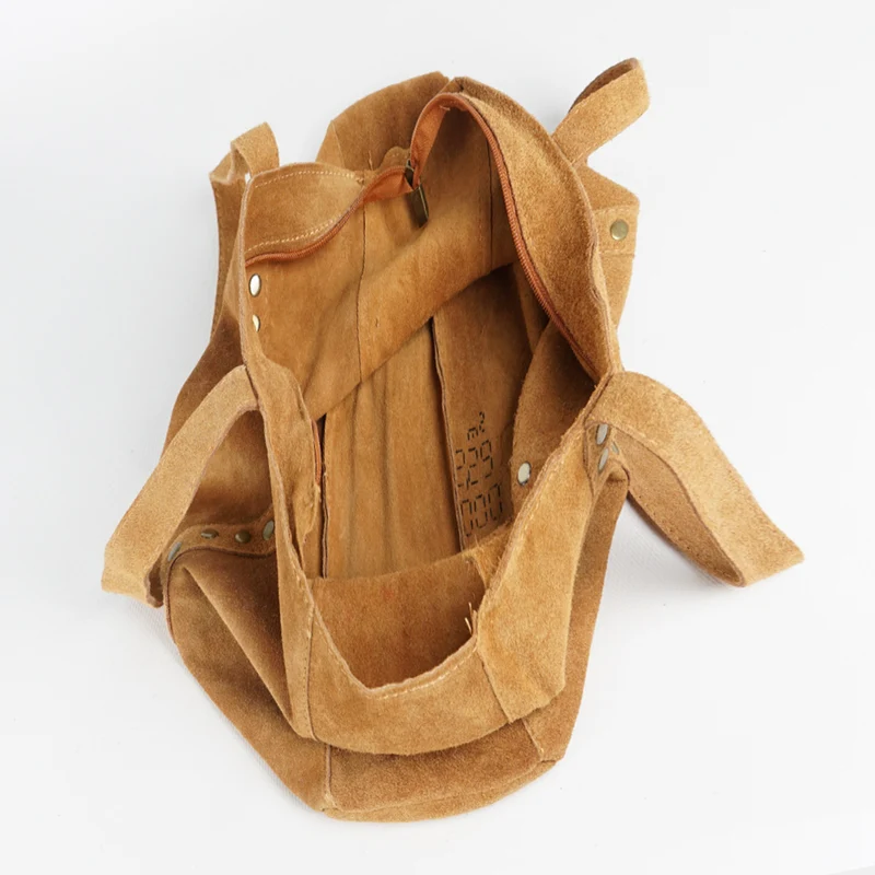Bolso shopper para mujer de piel para personalizar con tachuelas marrón claro Alexandra