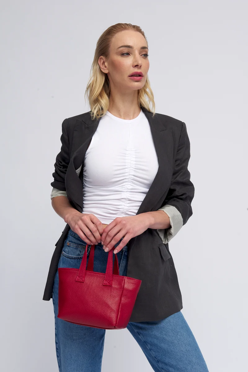 Bandolera para mujer de piel con asa de mano rojo Helia