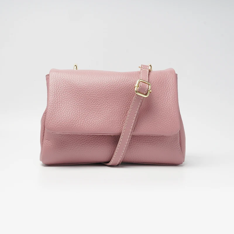 Bolso bandolera con solapa de piel rosa Carla