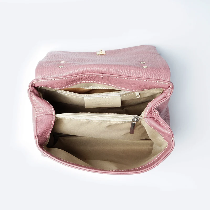 Bolso bandolera con solapa de piel rosa Carla