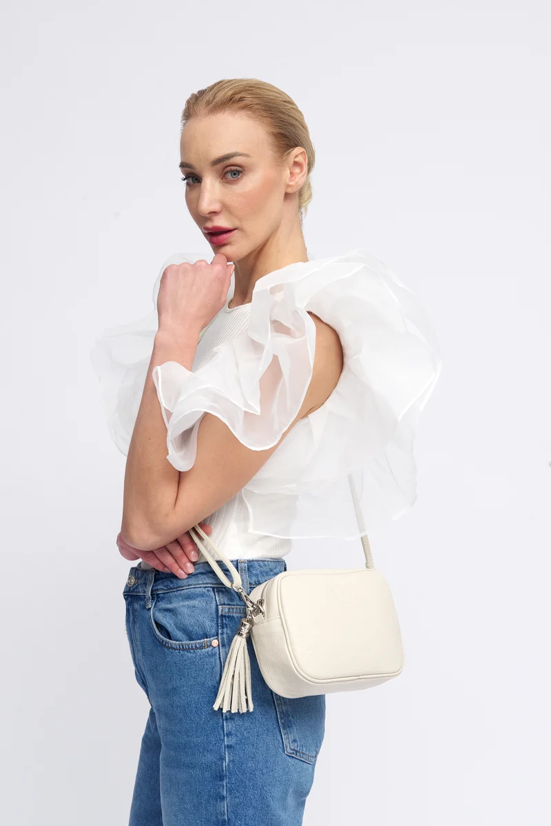Bolso de bandolera piel con pompón Cristin Primavera Beige