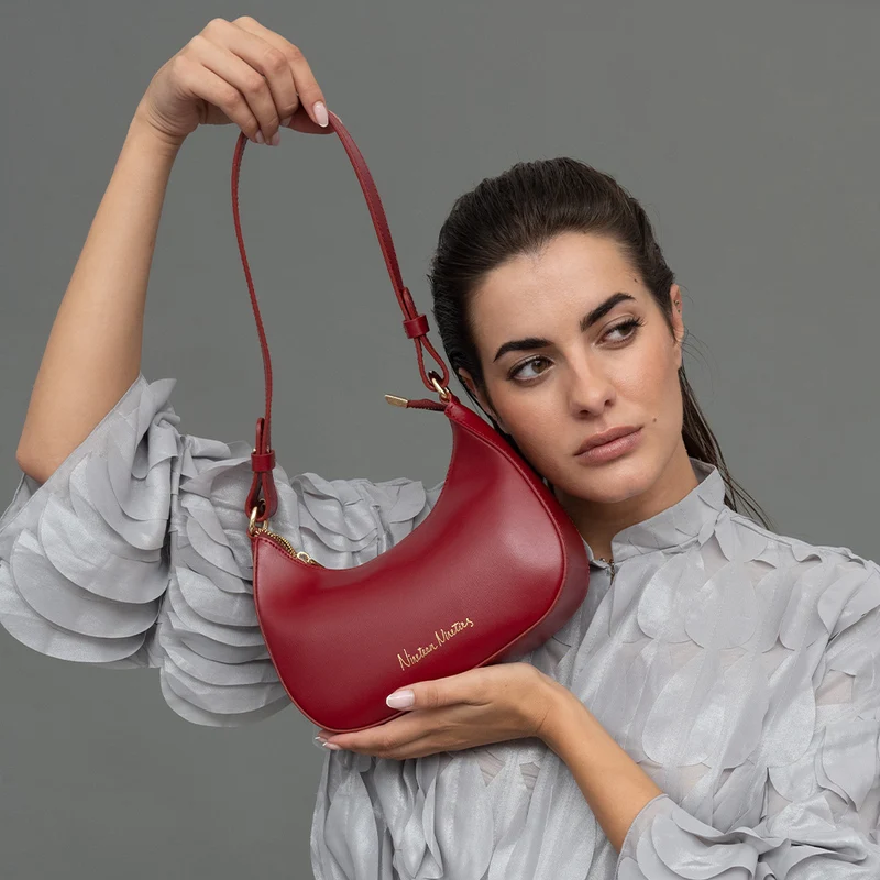 Bolso de hombro para mujer de piel saffiano con bandolera larga rojo Maribel
