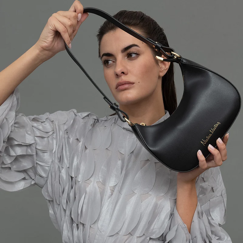 Bolso de hombro para mujer de piel saffiano con bandolera larga negro Maribel