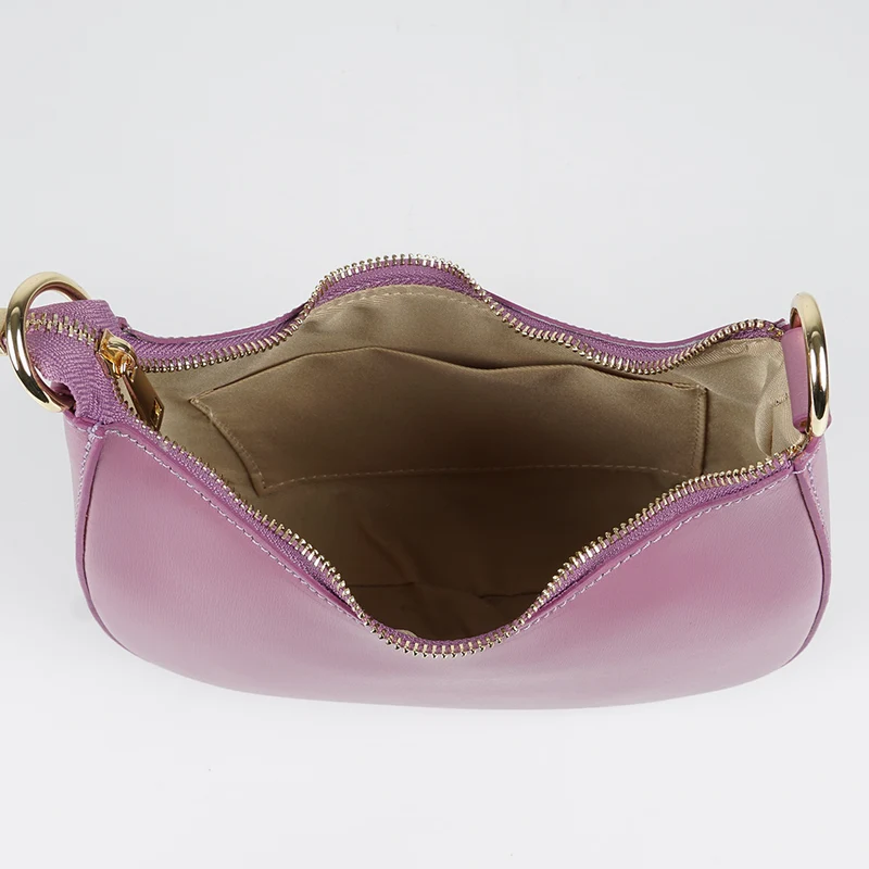 Bolso de hombro para mujer de piel saffiano con bandolera larga lila Maribel