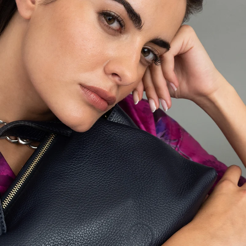 Bolso bandolera para mujer de piel con asas de mano azul marino Amelie