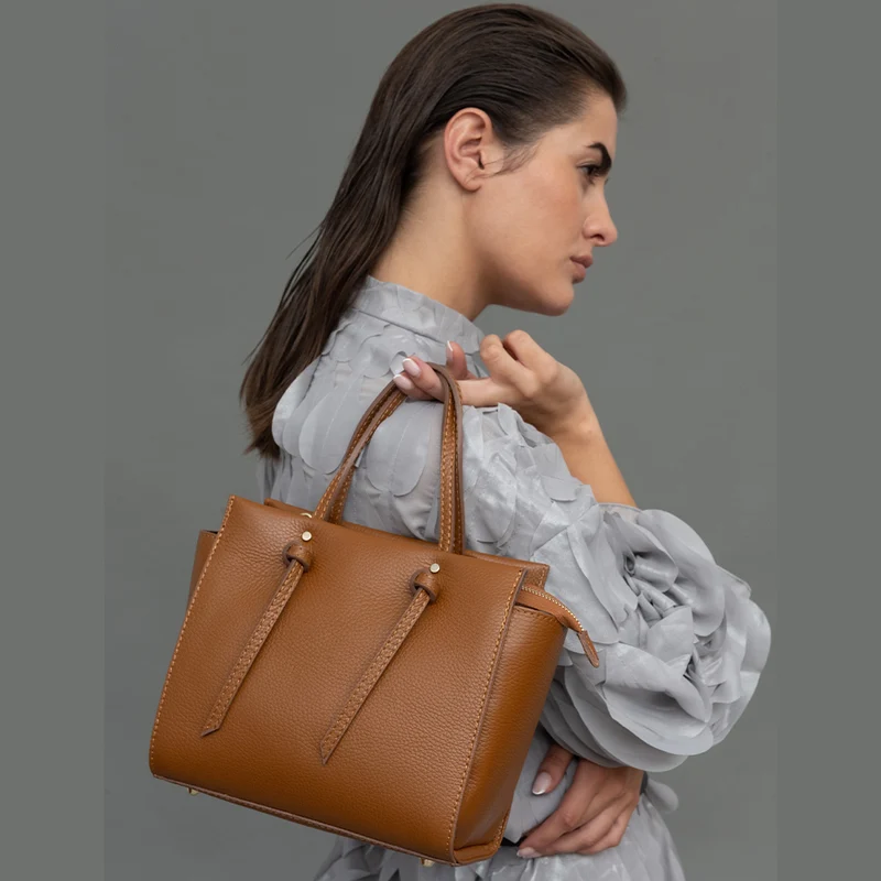 Bolso bandolera mujer de piel con asas de mano marrón Mercedes
