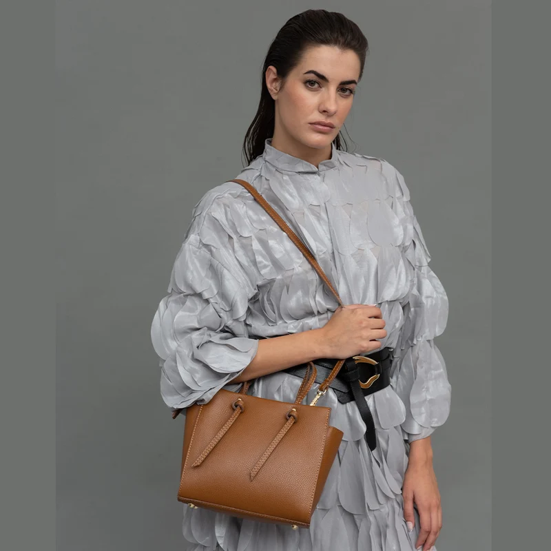 Bolso bandolera mujer de piel con asas de mano marrón Mercedes