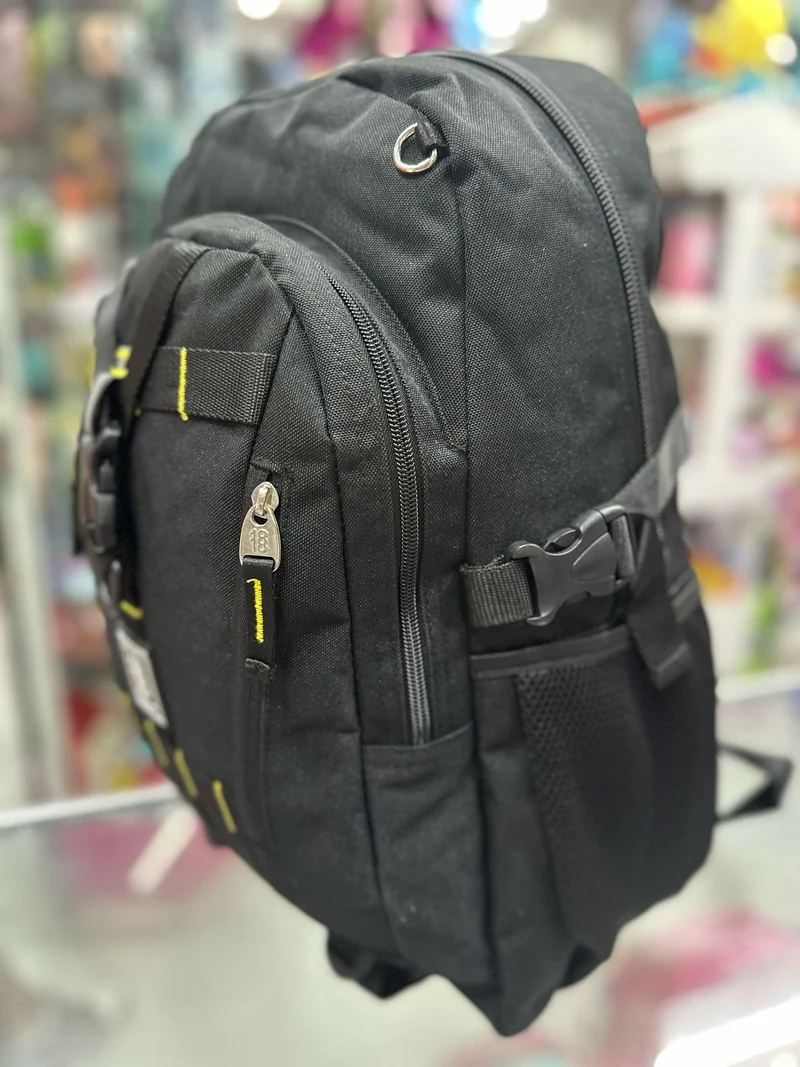 Mochila juvenil negra broches cruzados Chenson