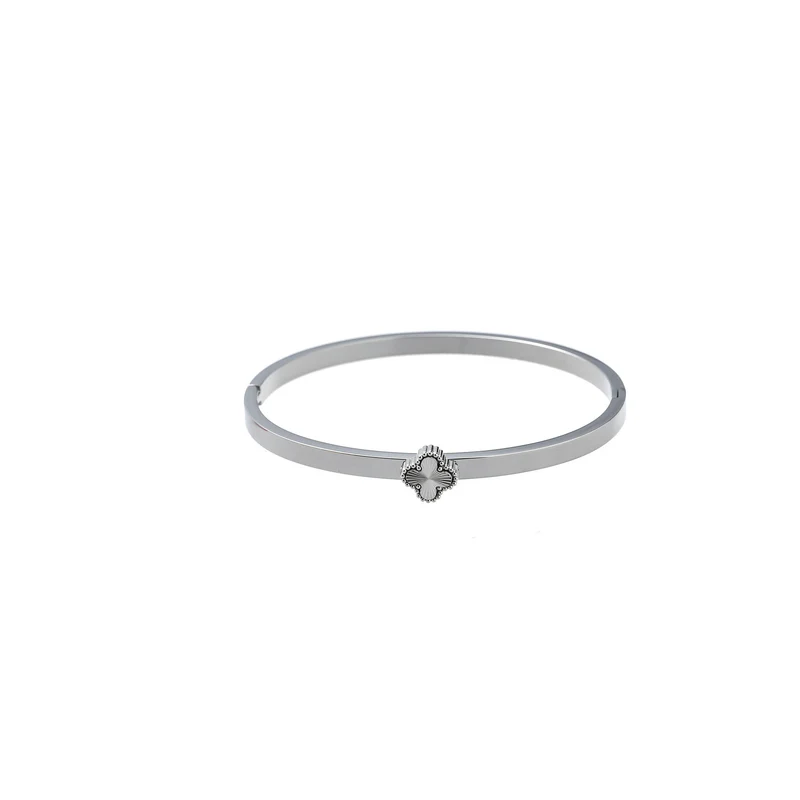 Day & Eve by Go Dutch Label Clover Bangle