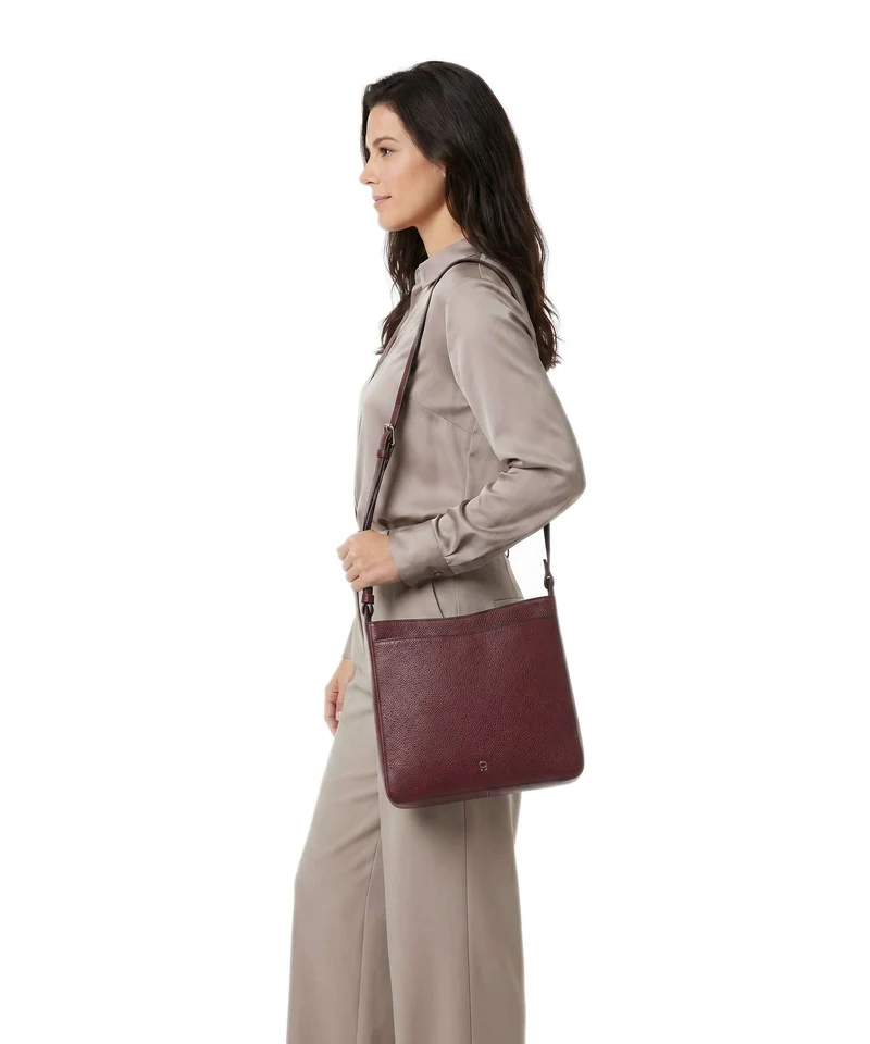 Aigner Pura M Bolso de hombro burgundy