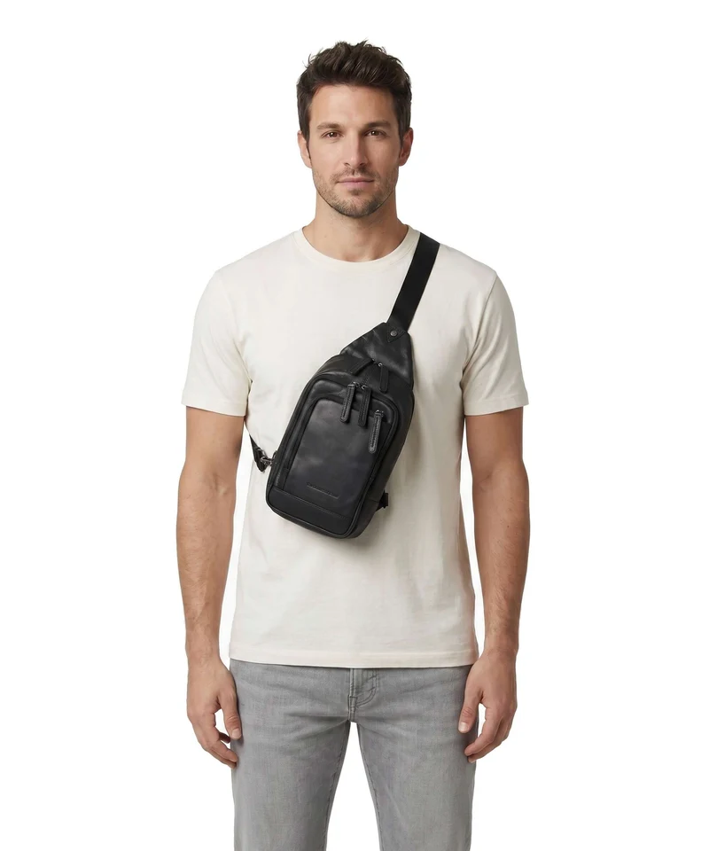 The Chesterfield Brand Wax Pull Up Cow Riga Mochila sling black