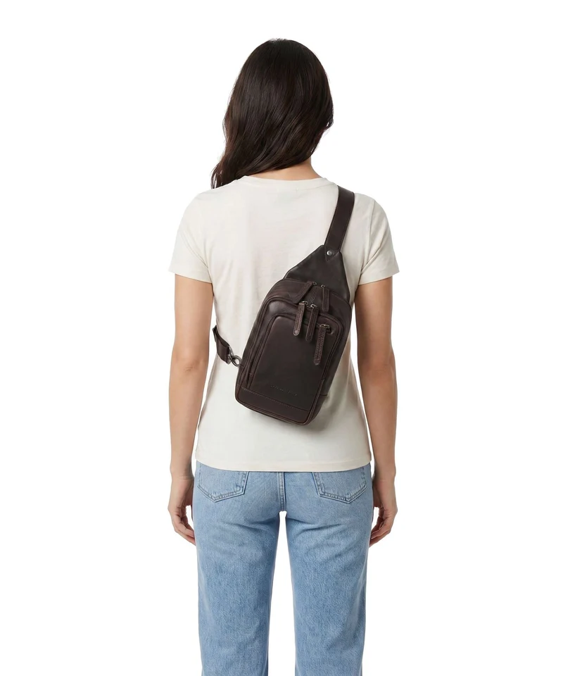 The Chesterfield Brand Wax Pull Up Cow Riga Mochila sling brown