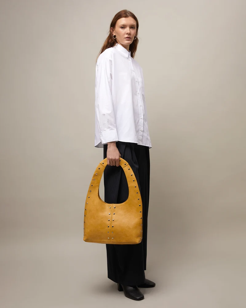 Estrangi bolso hobo grande con detalles metálicos