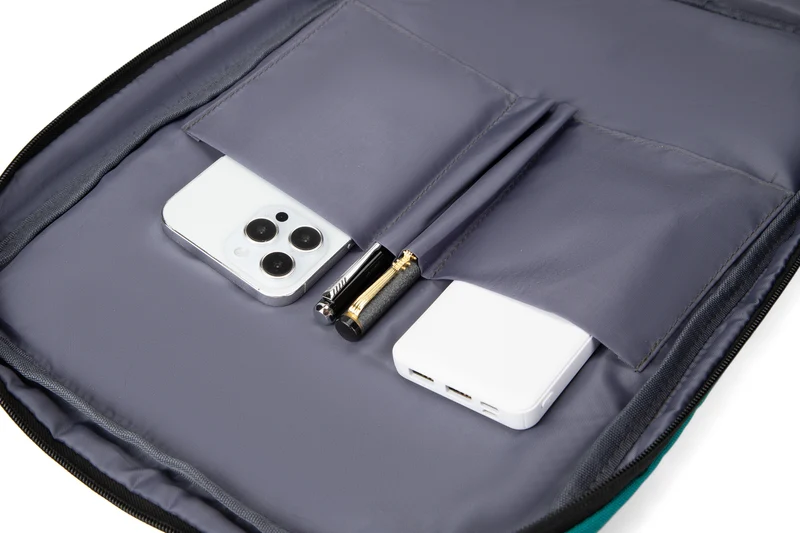 Mochila de viaje HUGO con compartimento para portátil GREENWICH