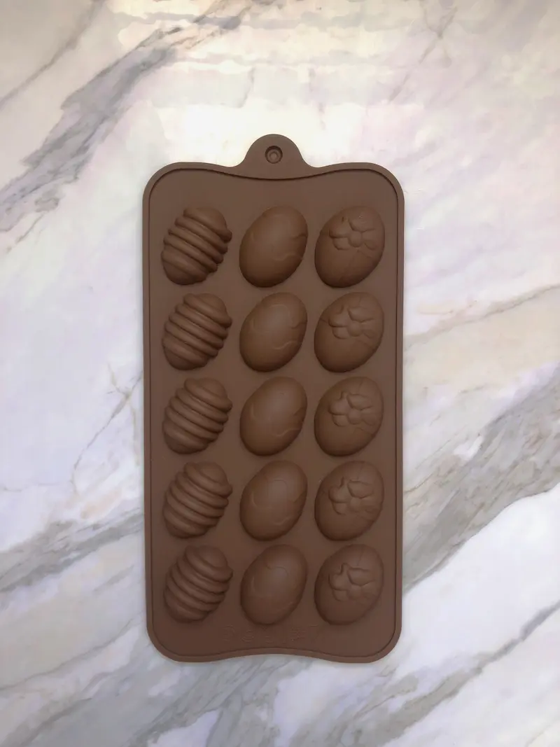 Huevito de chocolate / huevo de pascua (molde de silicona)