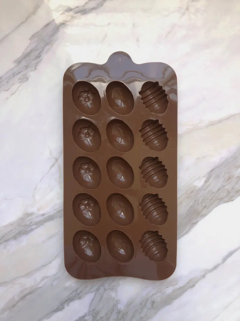 Huevito de chocolate / huevo de pascua (molde de silicona)