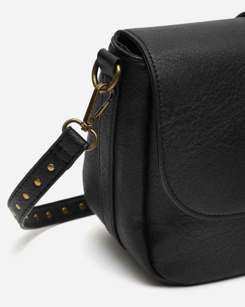 Mampi bolso bandolera pequeño con solpa y detalles metálicos