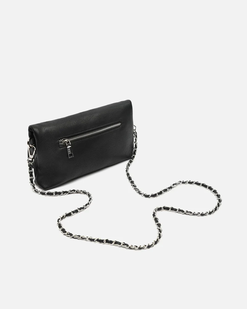Maco bolso bandolera con solapa y detalles metálicos