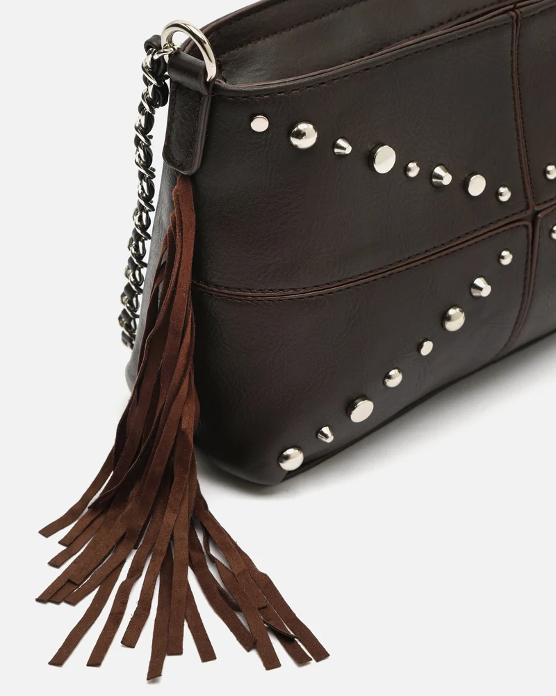 Anabelas bolso bandolera con detalles metálicos y flecos