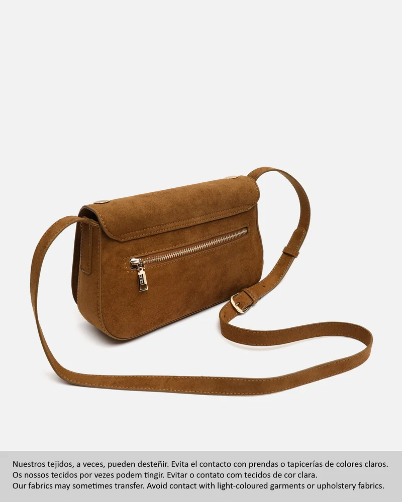 Nemu bolso bandolera pequeño efecto ante con detalles metálicos grandes