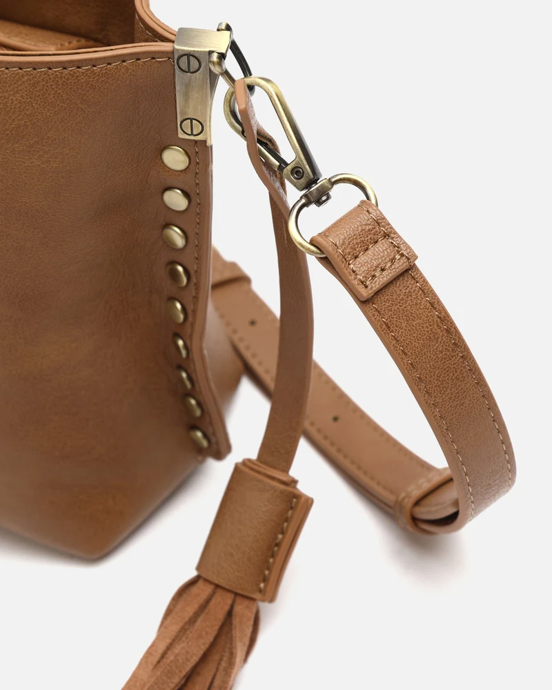 Nibati bolso bandolera pequeño con detalles metálicos