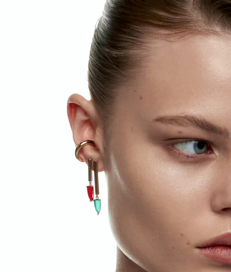 Pendiente Pequeño Tubular De Plata Bañada En Oro "half Cut"