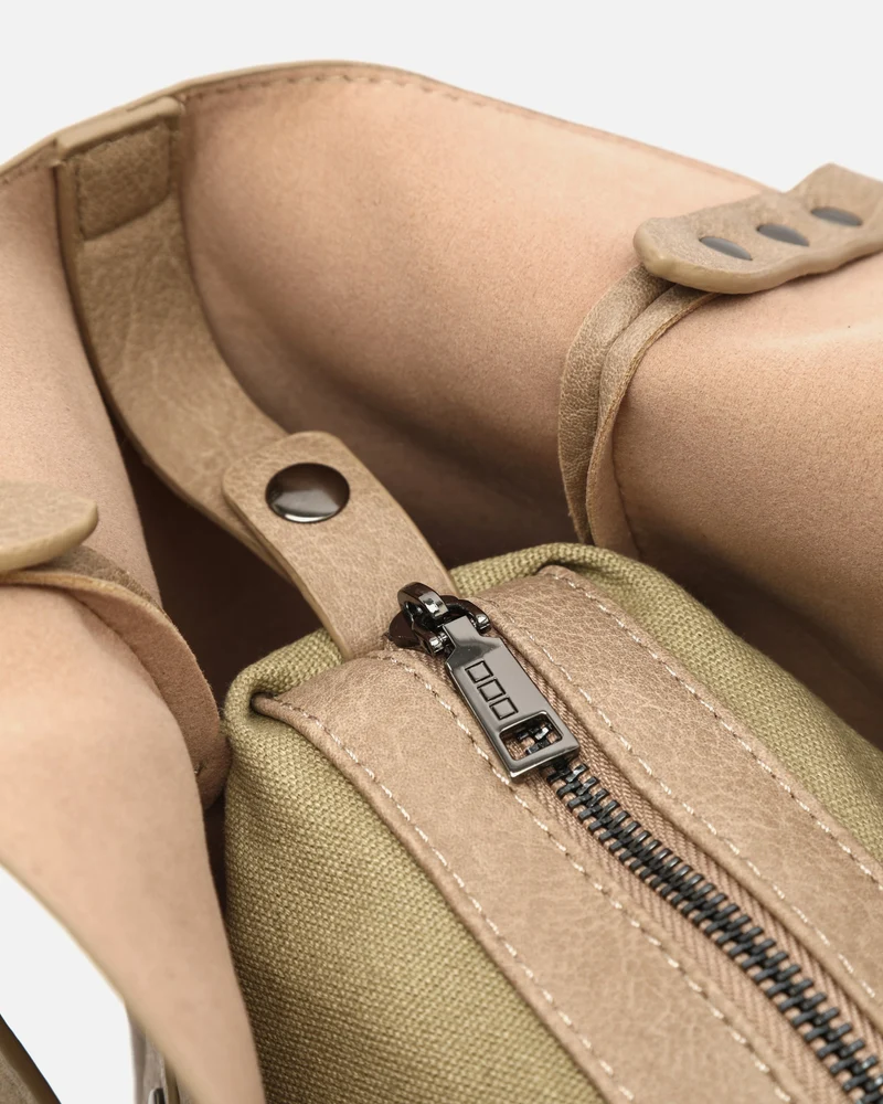 Serenity bolso de hombro con neceser extraíble y detalles metálicos