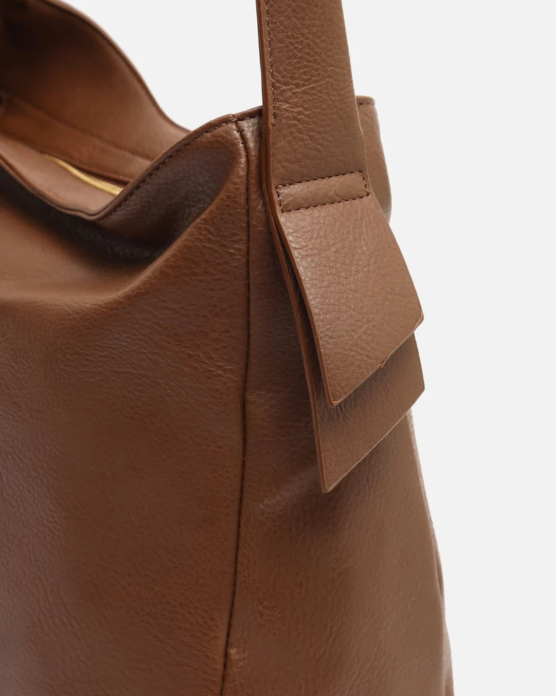 Kamui bolso hobo con asa bandolera extráible ED.