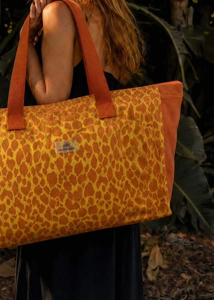 Pack Arizona Bolso de Viaje Grande Maxi + Bolso de Mano Neopreno Naranja Flúor