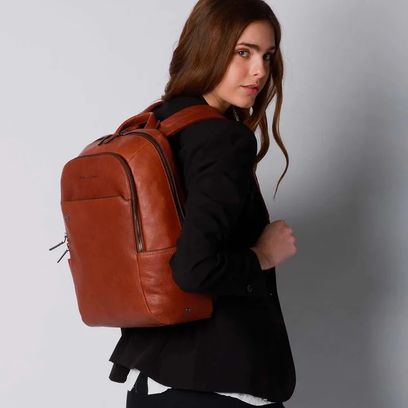 PIQUADRO MOCHILA PEQUEÑA PARA PORTÁTIL E IPAD® BLACK SQUARE