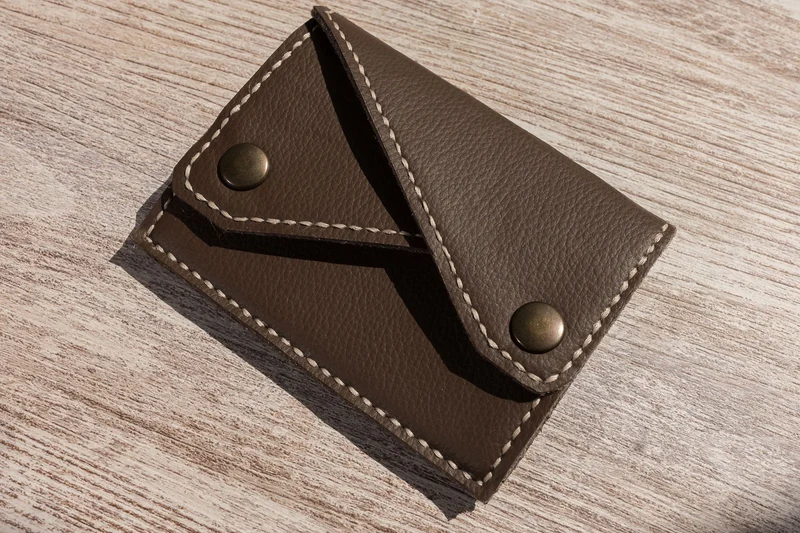 Cartera Vegana de Piña | Sostenible, Hecha a Mano en España | Estilo Minimalista