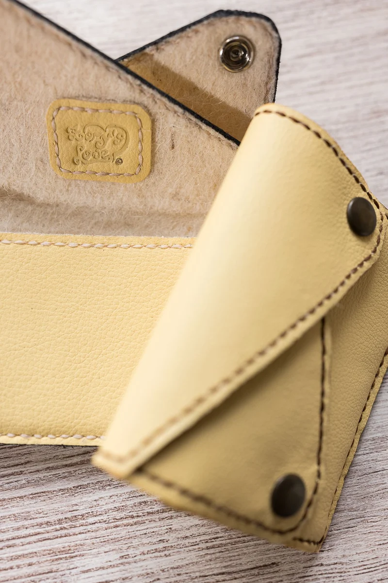 Cartera Vegana de Piña | Sostenible, Hecha a Mano en España | Estilo Minimalista