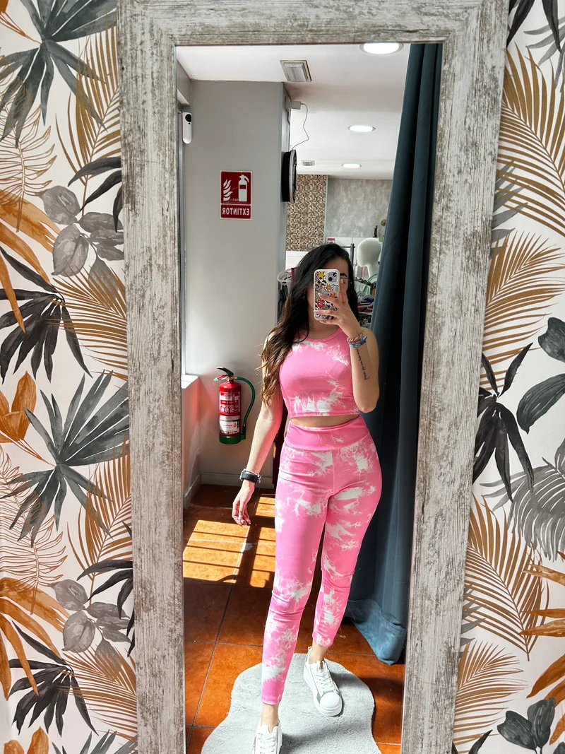 Conjunto deportivo rosa