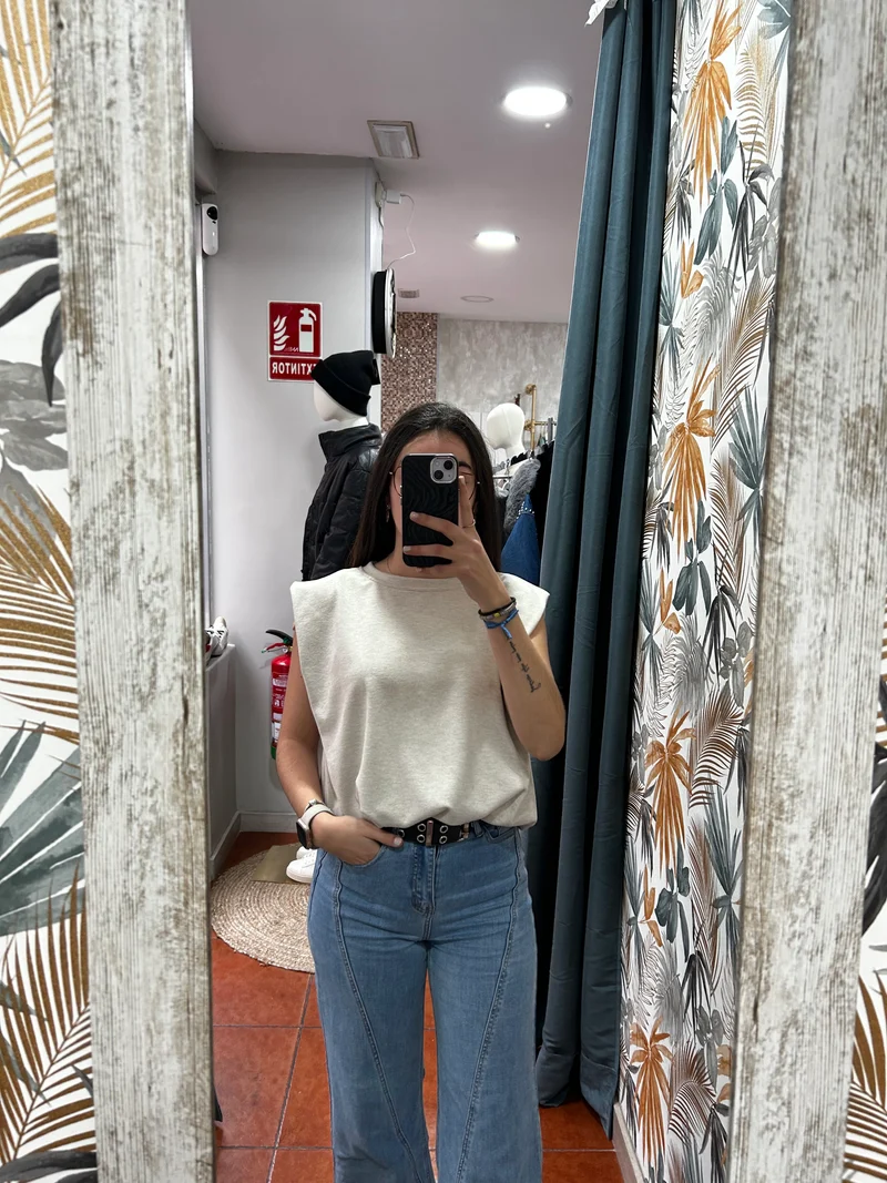 Camiseta hombreras